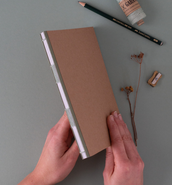 DIY kit Bookbinding kraft paper & olive green | GARN&MEHR